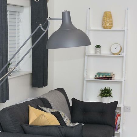 East Bridge Apartments Енискилен Екстериор снимка