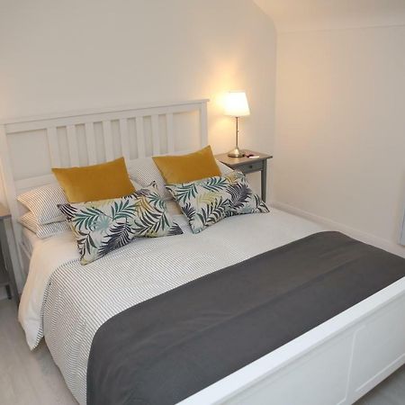 East Bridge Apartments Енискилен Екстериор снимка