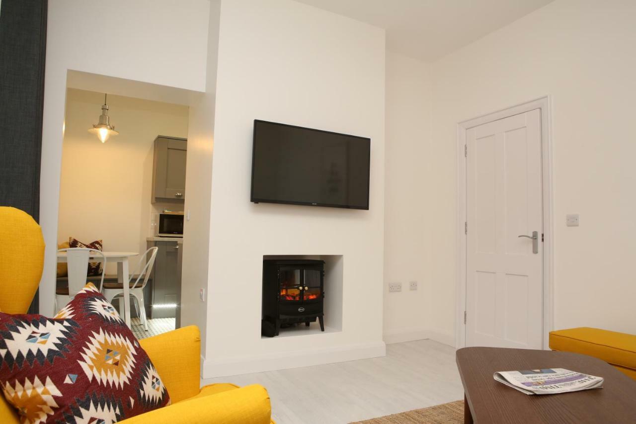 East Bridge Apartments Енискилен Екстериор снимка