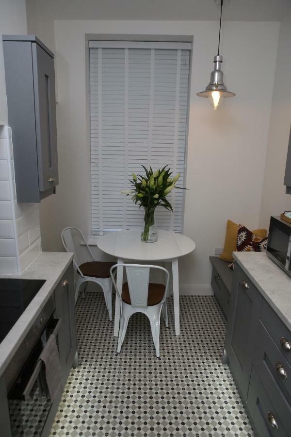 East Bridge Apartments Енискилен Екстериор снимка