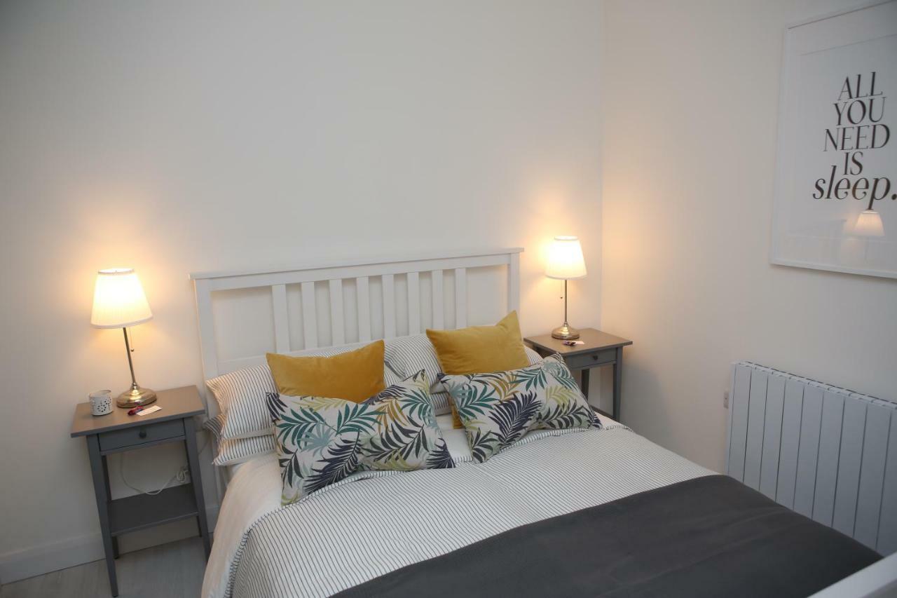 East Bridge Apartments Енискилен Екстериор снимка