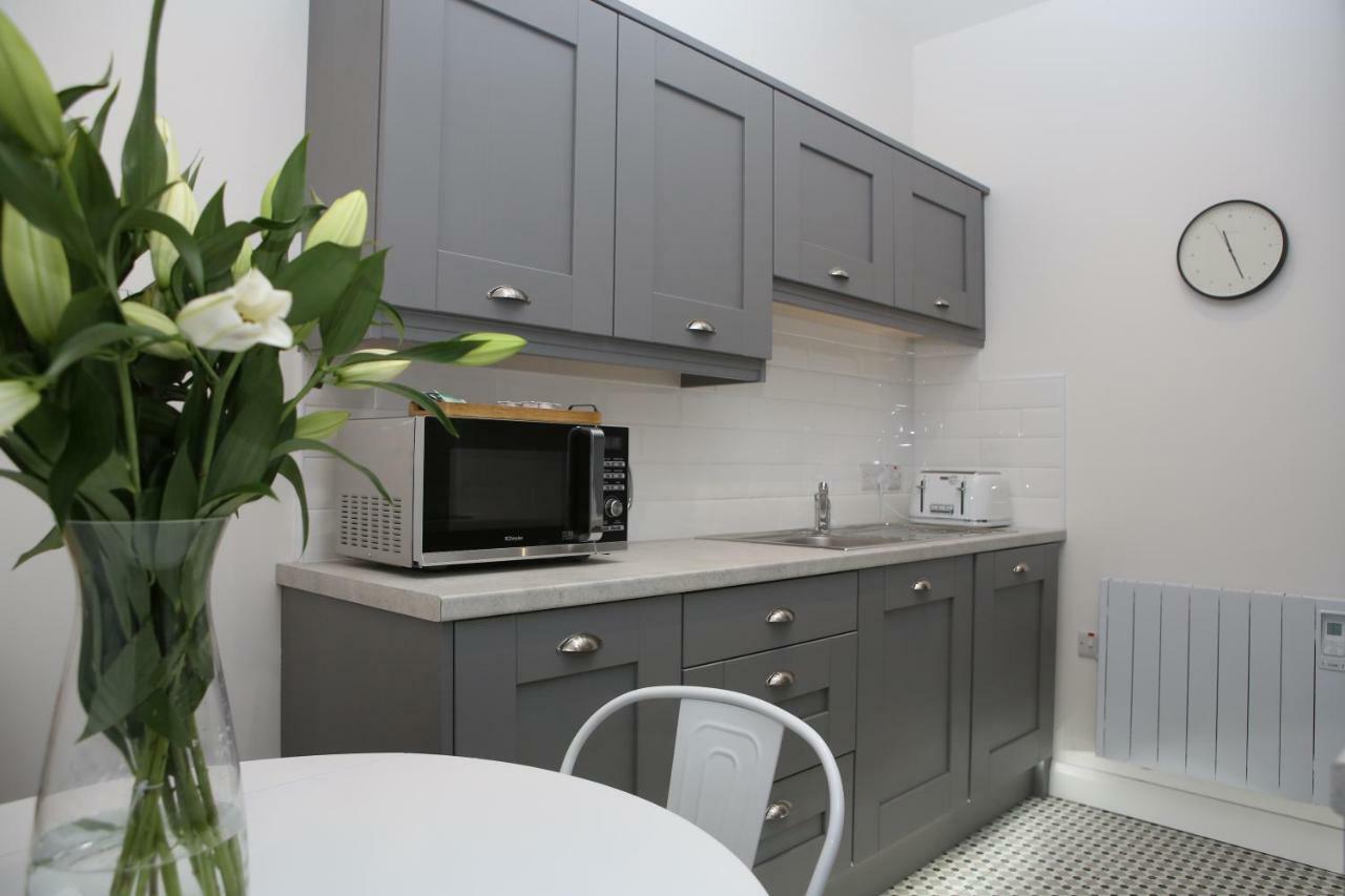 East Bridge Apartments Енискилен Екстериор снимка