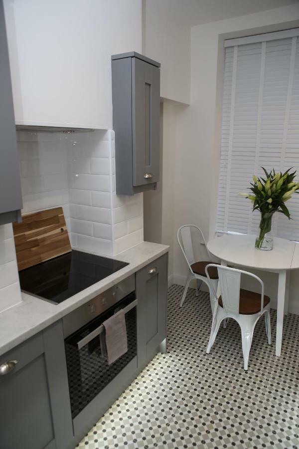 East Bridge Apartments Енискилен Екстериор снимка