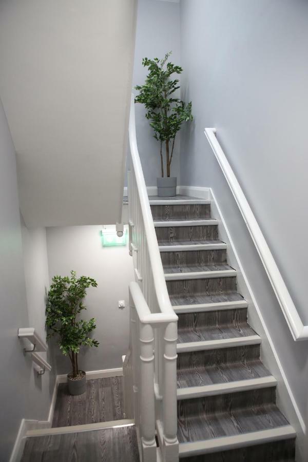 East Bridge Apartments Енискилен Екстериор снимка