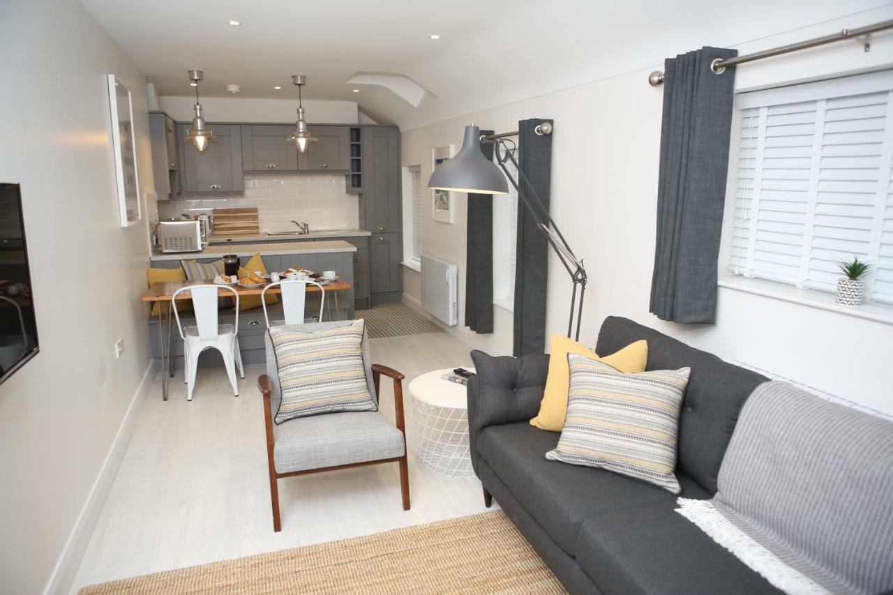 East Bridge Apartments Енискилен Екстериор снимка