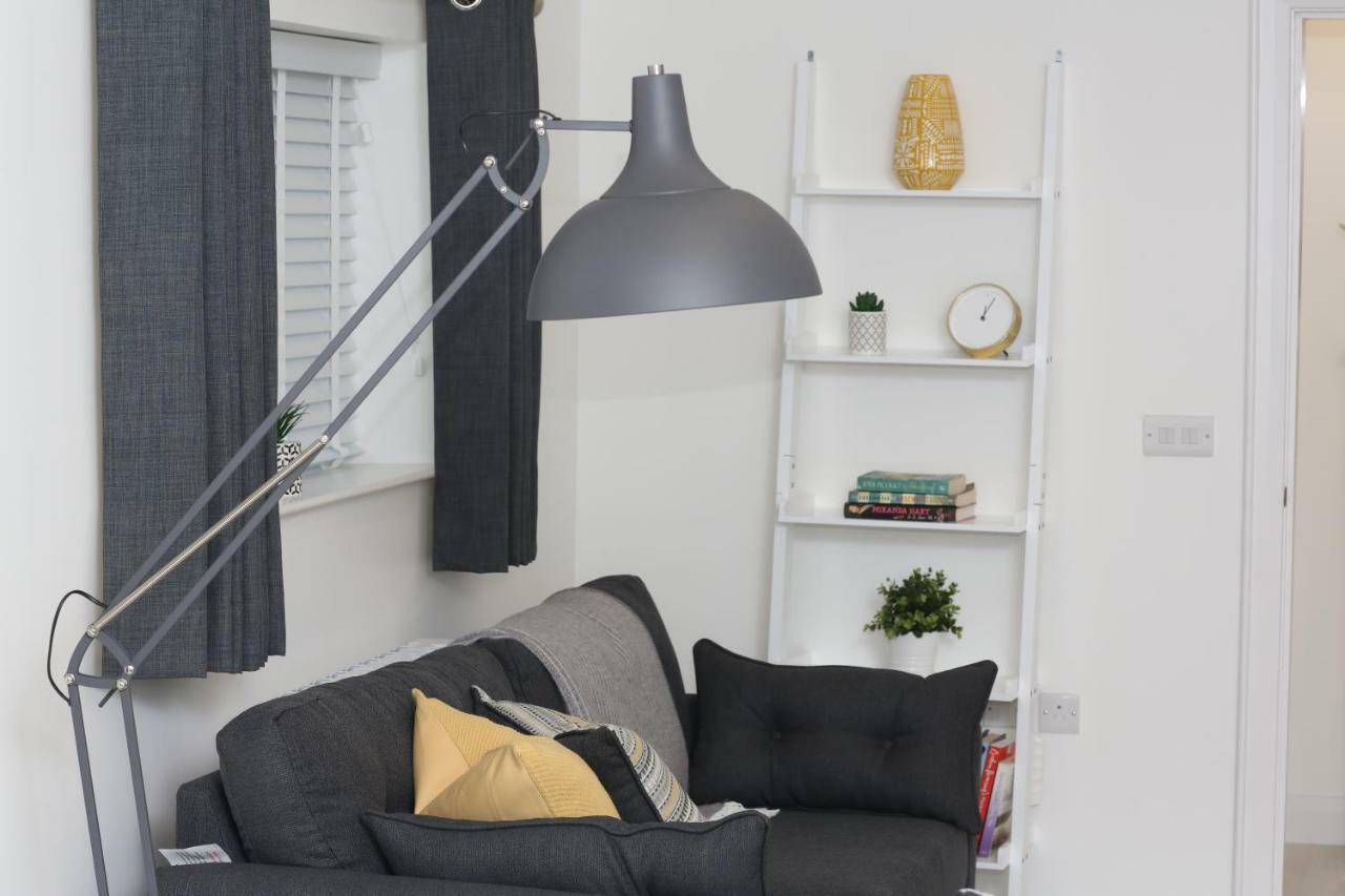 East Bridge Apartments Енискилен Екстериор снимка