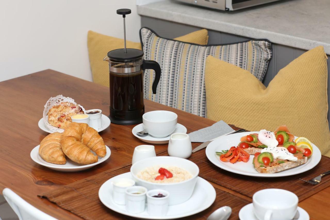 East Bridge Apartments Енискилен Екстериор снимка