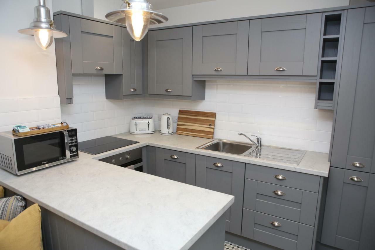 East Bridge Apartments Енискилен Екстериор снимка